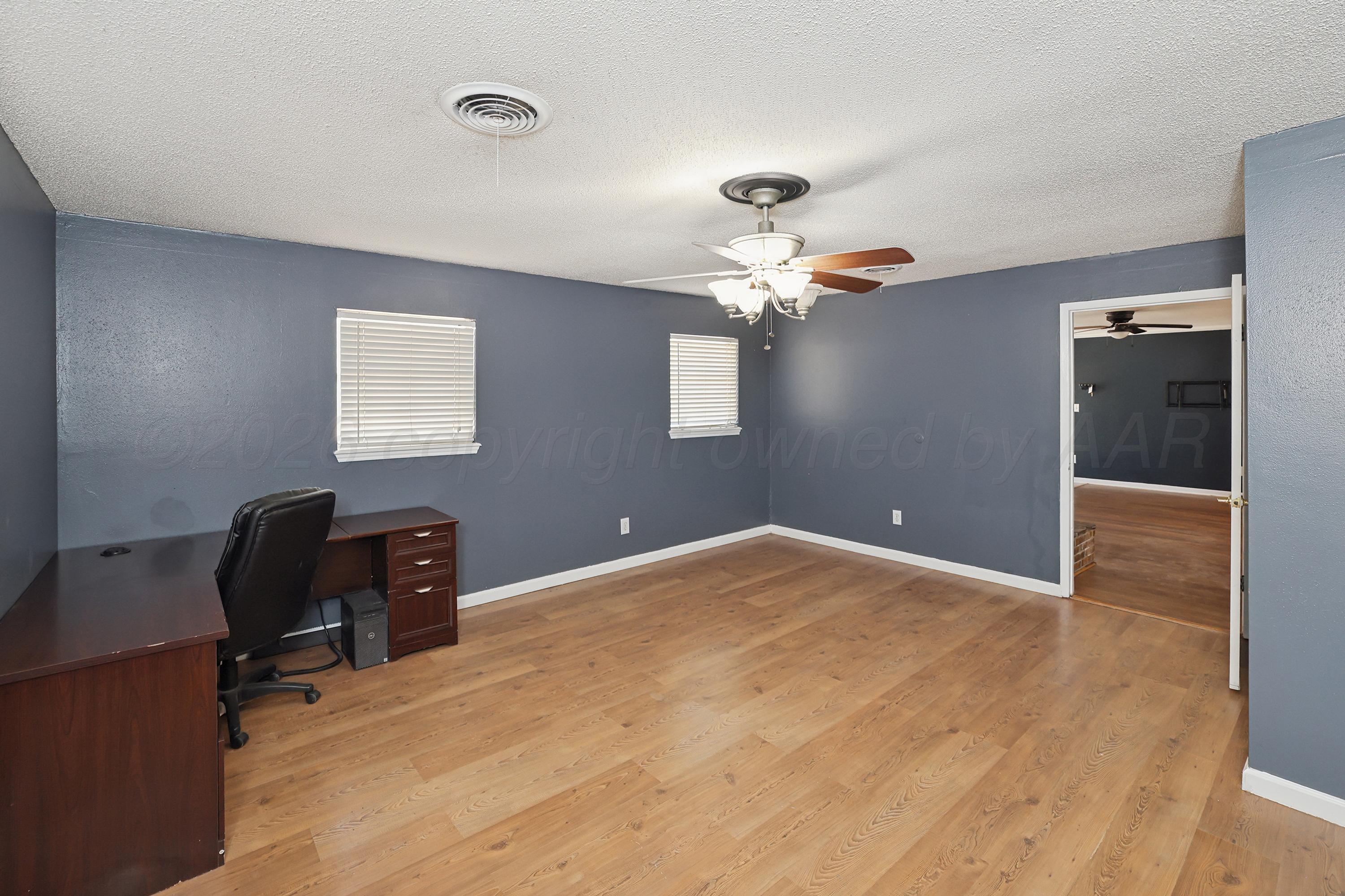 14200 Savannah Road Amarillo, TX 79118 - Photo 18 of 34 a view of a livingroom with a workspace