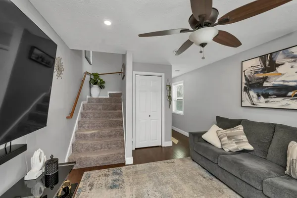 $565,000 | 479 Lake Avenue, Manchester, NH 03103