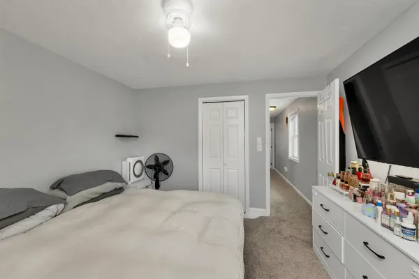 $565,000 | 479 Lake Avenue, Manchester, NH 03103