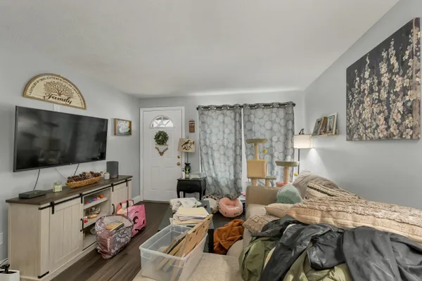 $565,000 | 479 Lake Avenue, Manchester, NH 03103