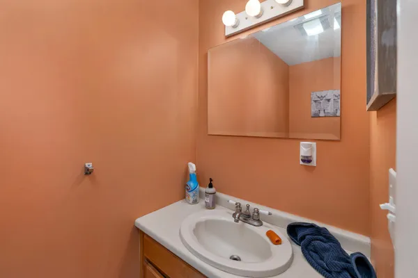 $565,000 | 479 Lake Avenue, Manchester, NH 03103