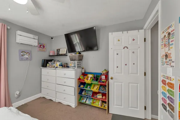 $565,000 | 479 Lake Avenue, Manchester, NH 03103
