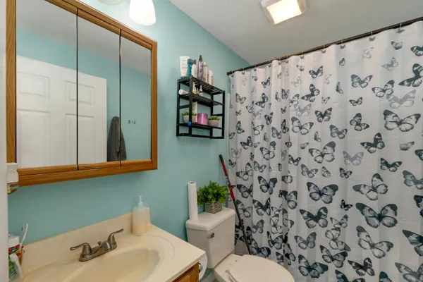 $565,000 | 479 Lake Avenue, Manchester, NH 03103
