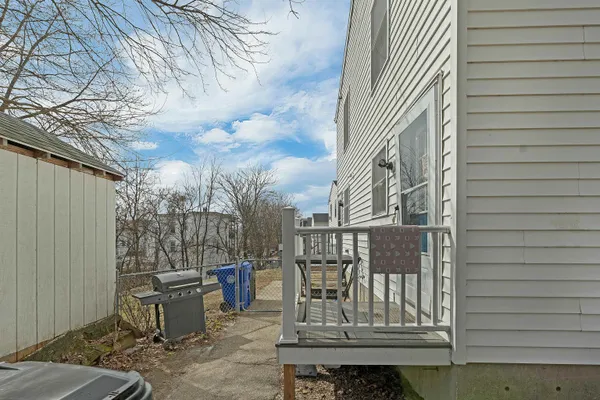$565,000 | 479 Lake Avenue, Manchester, NH 03103