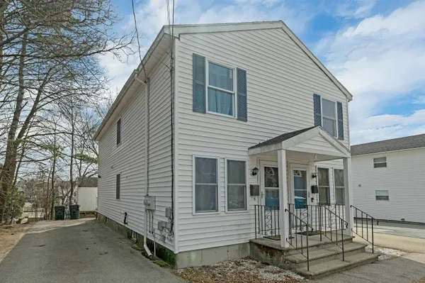 $565,000 | 479 Lake Avenue, Manchester, NH 03103