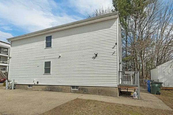 $565,000 | 479 Lake Avenue, Manchester, NH 03103