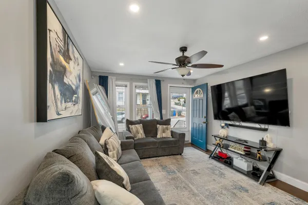 $565,000 | 479 Lake Avenue, Manchester, NH 03103