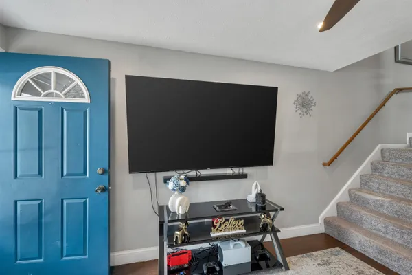 $565,000 | 479 Lake Avenue, Manchester, NH 03103