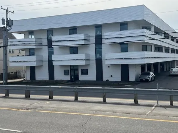 $449,000 | 567 Ocean Boulevard, Unit 107, Hampton, NH 03842