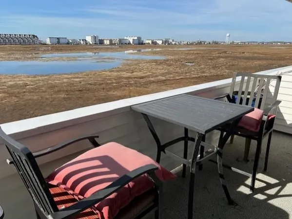$449,000 | 567 Ocean Boulevard, Unit 107, Hampton, NH 03842