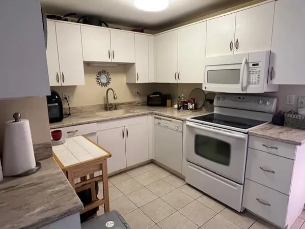 $449,000 | 567 Ocean Boulevard, Unit 107, Hampton, NH 03842