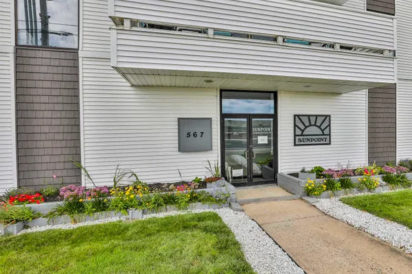 $449,000 | 567 Ocean Boulevard, Unit 107, Hampton, NH 03842