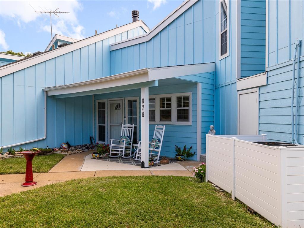 676 Harbor Drive Azle, TX 76020 - Photo 3 of 25