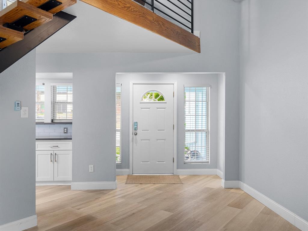 676 Harbor Drive Azle, TX 76020 - Photo 4 of 25