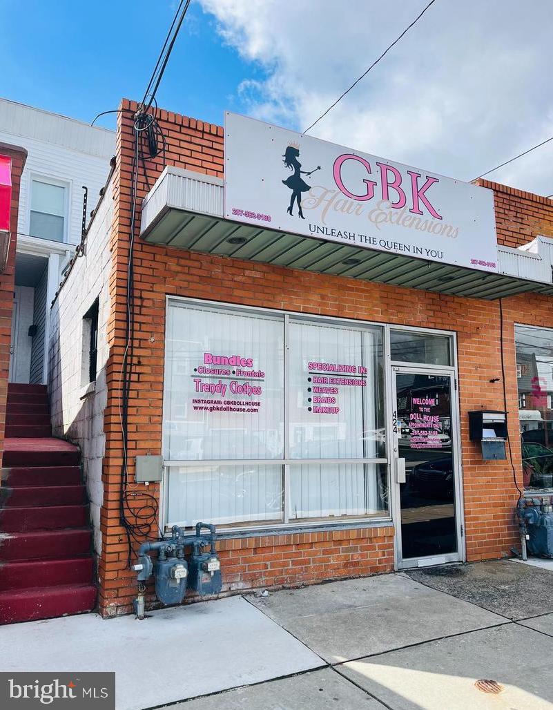 424 North Springfield Road Clifton Heights, PA 19018 - Photo 19 of 24 a street sign on a street
