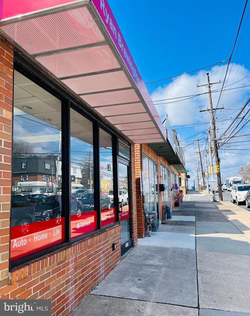 424 North Springfield Road Clifton Heights, PA 19018 - Photo 20 of 24 a view of a building with the street