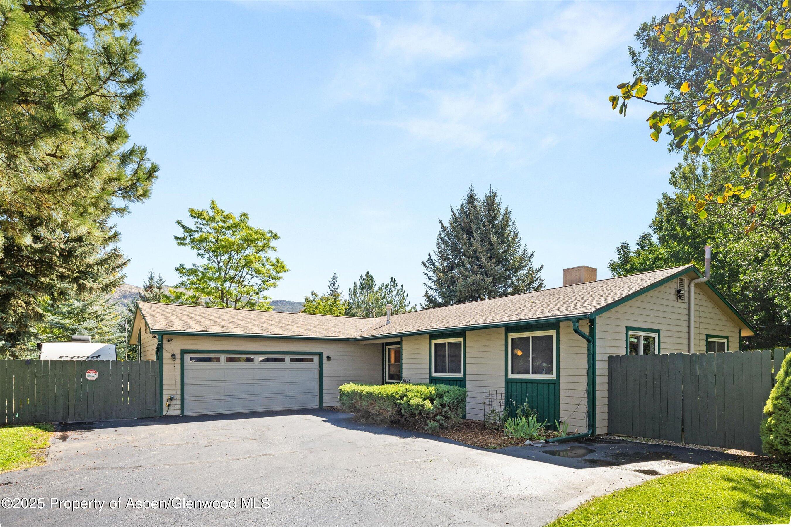 128 Hopi Carbondale, CO 81623 - Photo 5 of 43 Large driveway