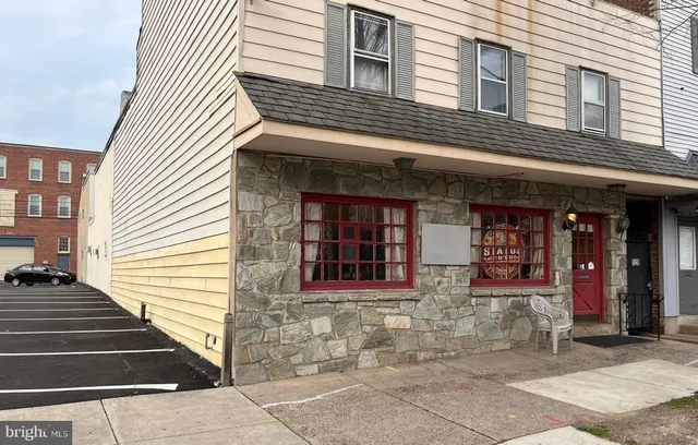 $975 | 129 East High Street, Unit C, Pottstown, PA 19464