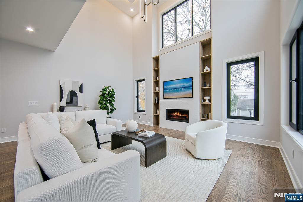 121 Circle Drive Paramus, NJ 07652 - Photo 12 of 50