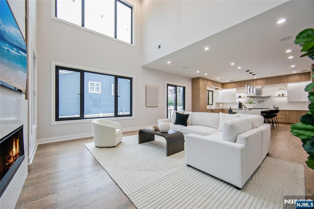 121 Circle Drive Paramus, NJ 07652 - Photo 13 of 50