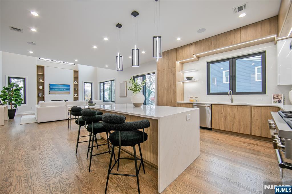 121 Circle Drive Paramus, NJ 07652 - Photo 14 of 50