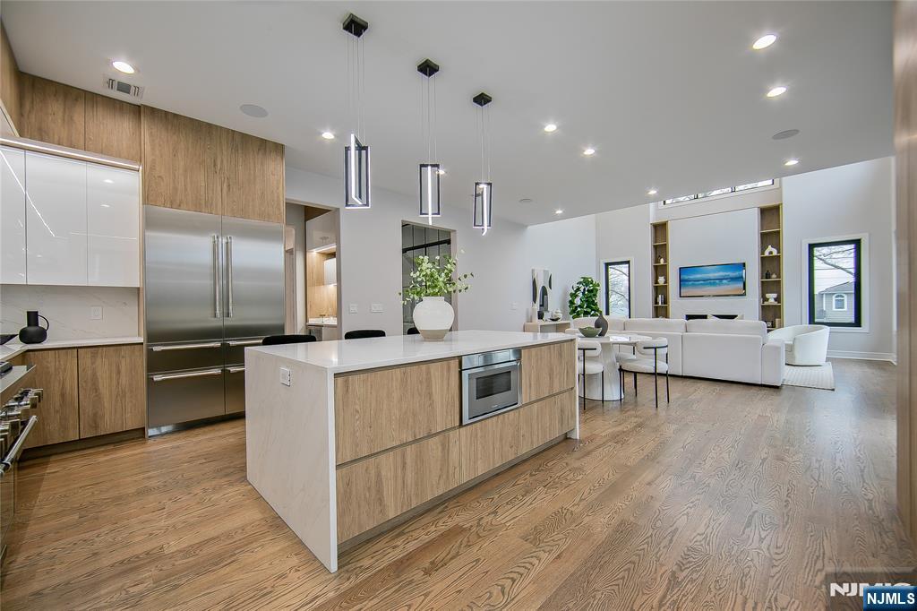 121 Circle Drive Paramus, NJ 07652 - Photo 16 of 50