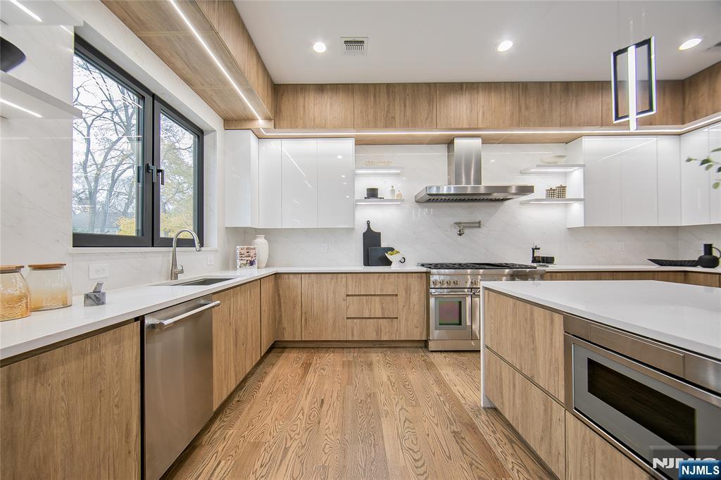 121 Circle Drive Paramus, NJ 07652 - Photo 17 of 50