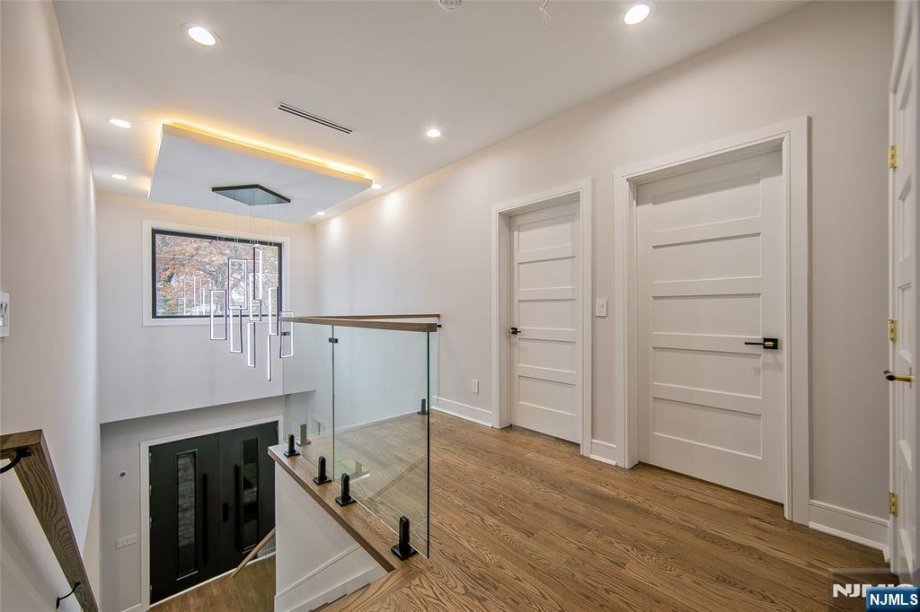 121 Circle Drive Paramus, NJ 07652 - Photo 22 of 50