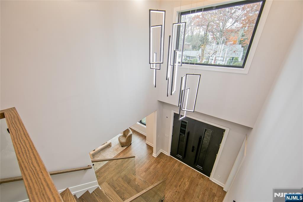 121 Circle Drive Paramus, NJ 07652 - Photo 23 of 50