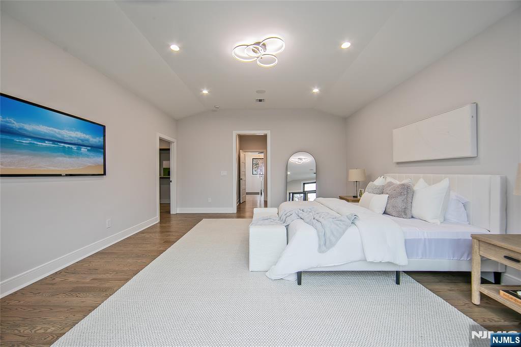 121 Circle Drive Paramus, NJ 07652 - Photo 25 of 50