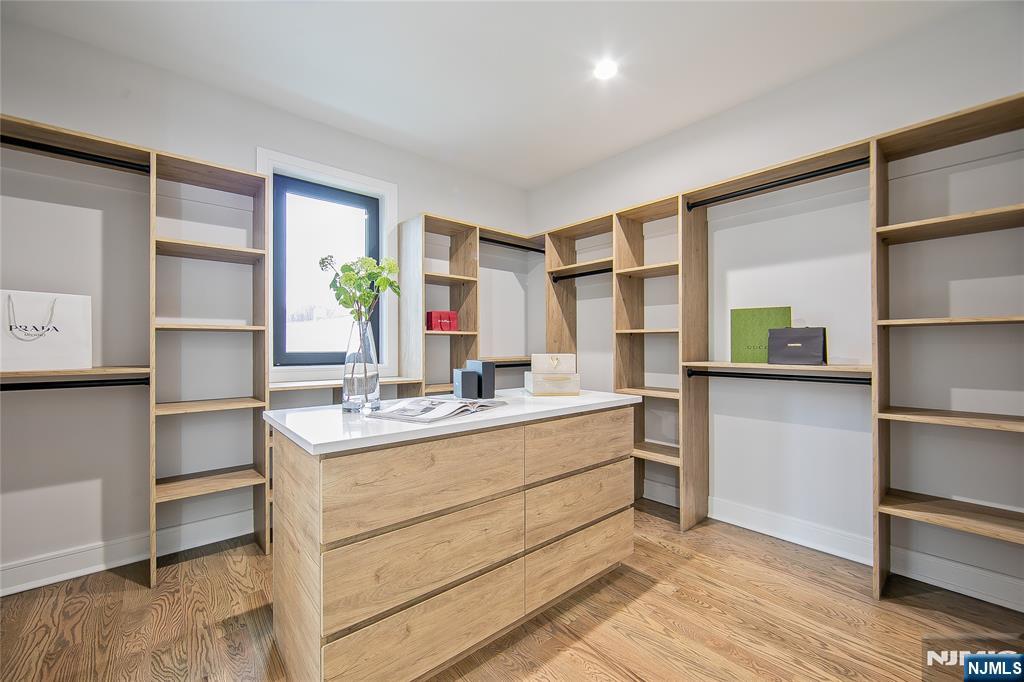 121 Circle Drive Paramus, NJ 07652 - Photo 28 of 50