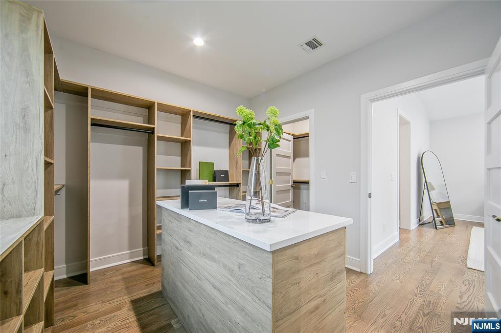 121 Circle Drive Paramus, NJ 07652 - Photo 29 of 50