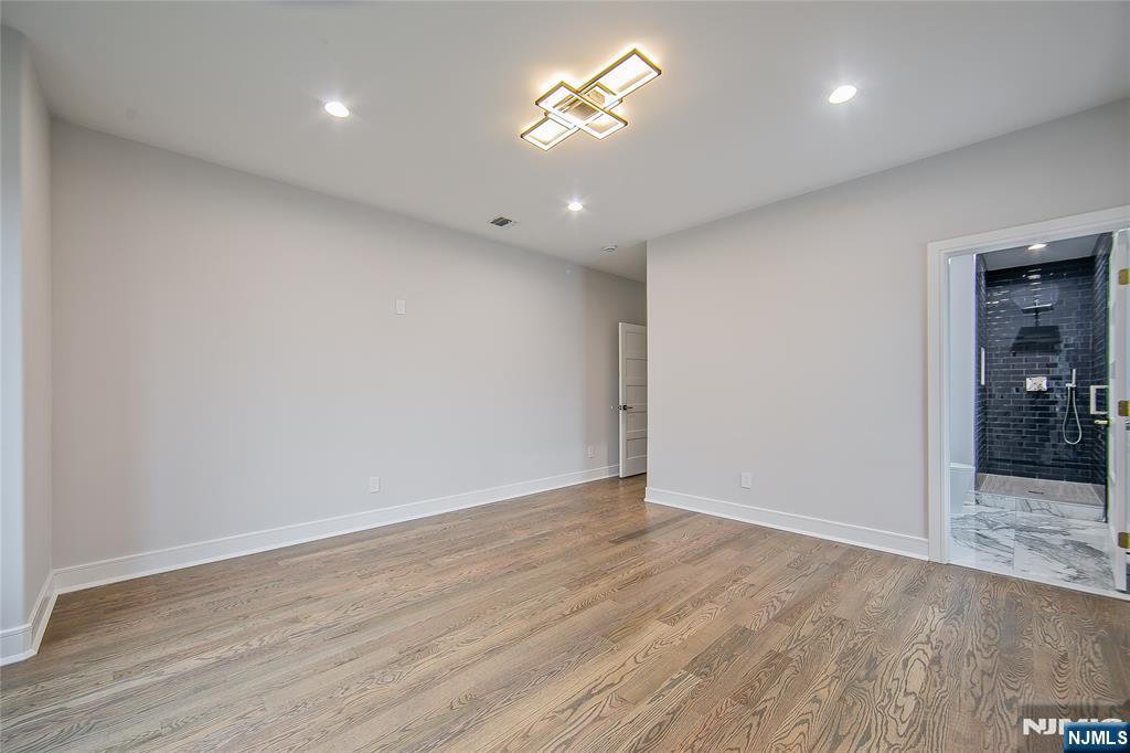 121 Circle Drive Paramus, NJ 07652 - Photo 33 of 50