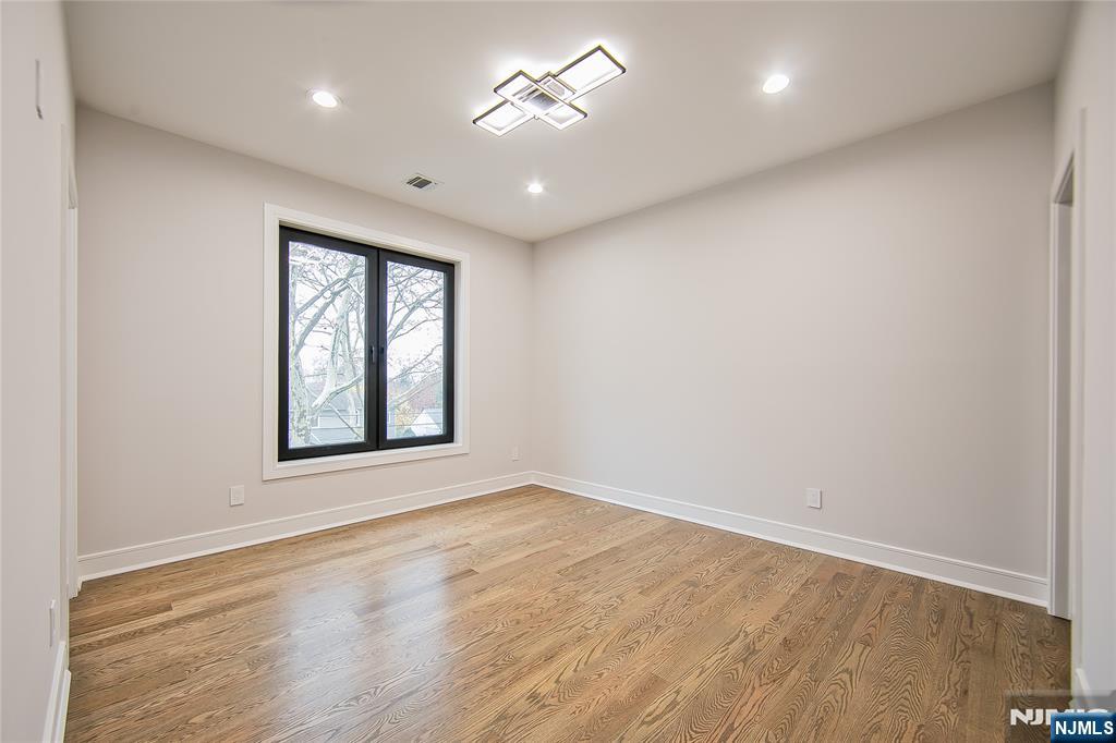 121 Circle Drive Paramus, NJ 07652 - Photo 36 of 50