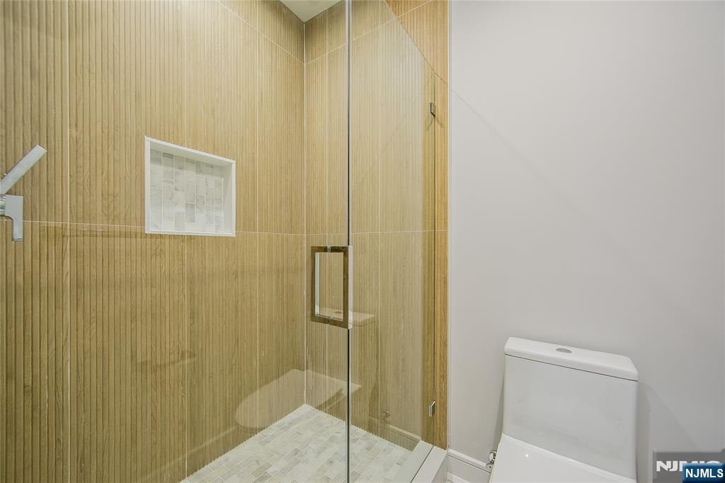 121 Circle Drive Paramus, NJ 07652 - Photo 37 of 50