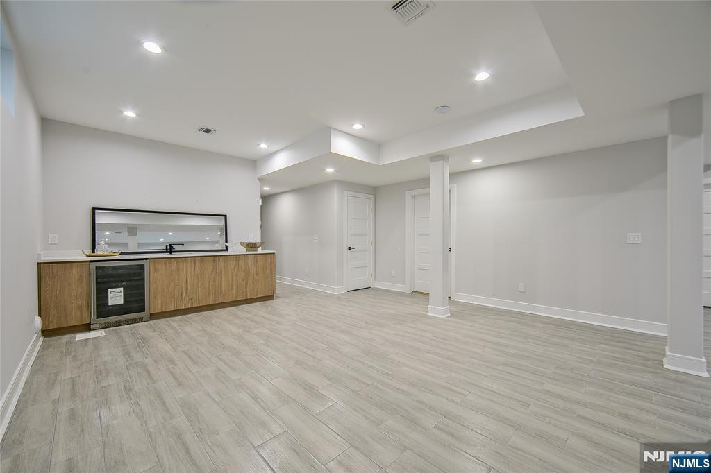 121 Circle Drive Paramus, NJ 07652 - Photo 41 of 50