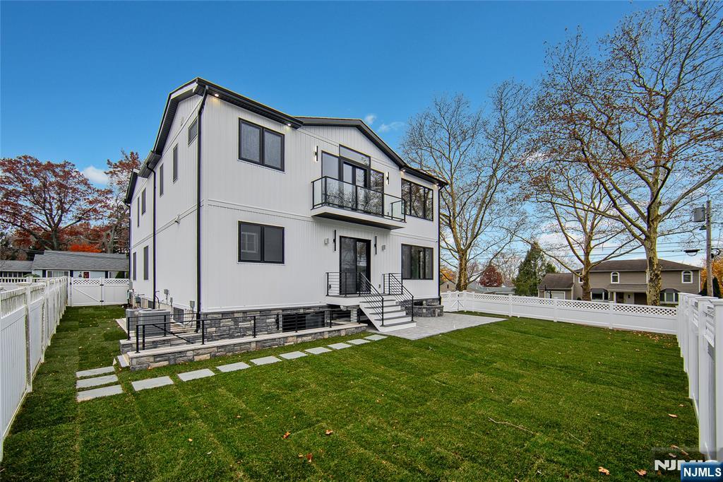 121 Circle Drive Paramus, NJ 07652 - Photo 47 of 50