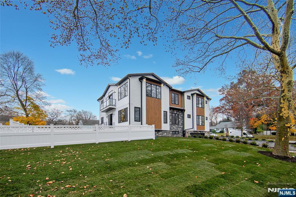 121 Circle Drive Paramus, NJ 07652 - Photo 48 of 50