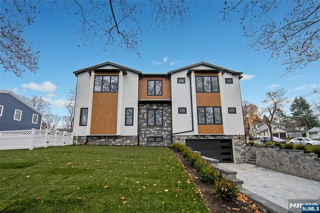 $2,199,995 | 121 Circle Drive, Paramus, NJ 07652