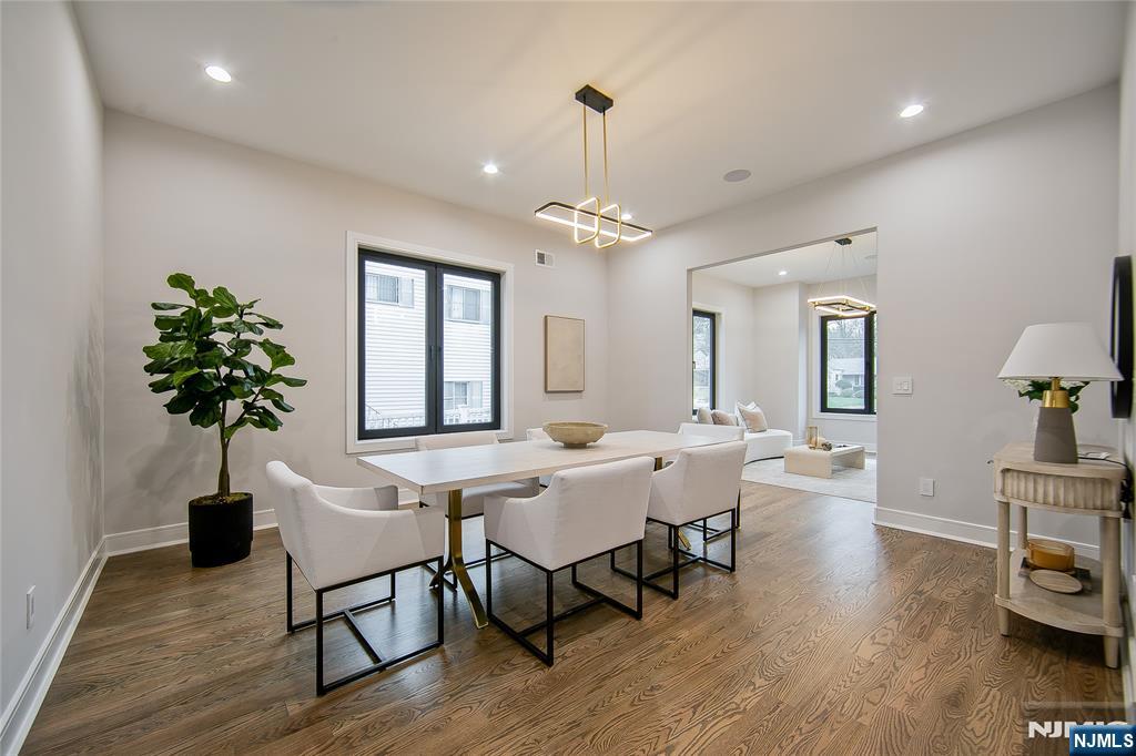 121 Circle Drive Paramus, NJ 07652 - Photo 7 of 50