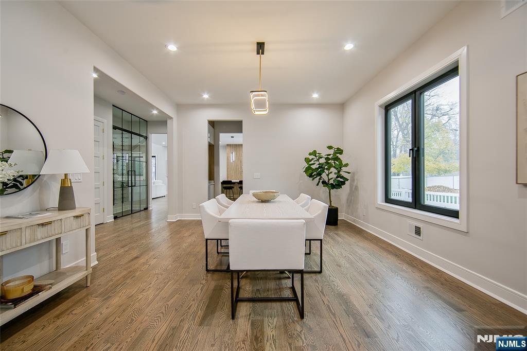 121 Circle Drive Paramus, NJ 07652 - Photo 8 of 50