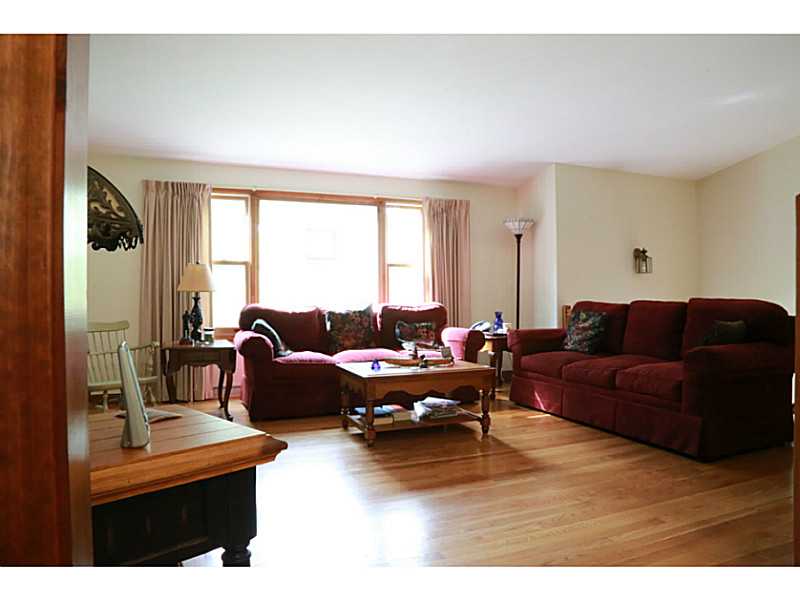 60 North Cobble Hill Road Warwick, RI 02886 - Photo 5 of 20 Living Room.