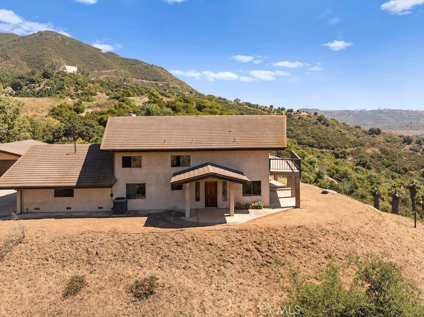 879 Stewart Canyon Road Fallbrook, CA 92028 - Photo 4 of 75 a front view of a house with a yard
