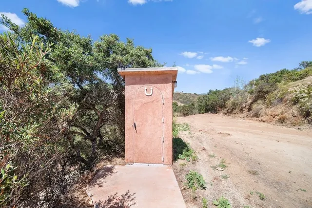 $1,249,999 | 879 Stewart Canyon Road, Fallbrook, CA 92028