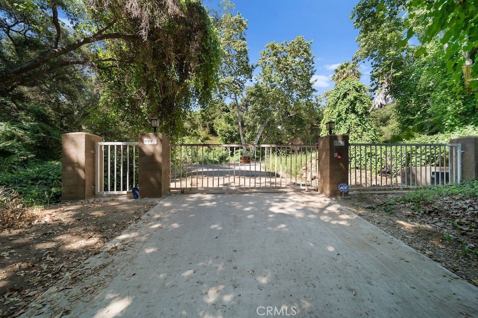 879 Stewart Canyon Road Fallbrook, CA 92028 - Photo 74 of 75 Electric gate