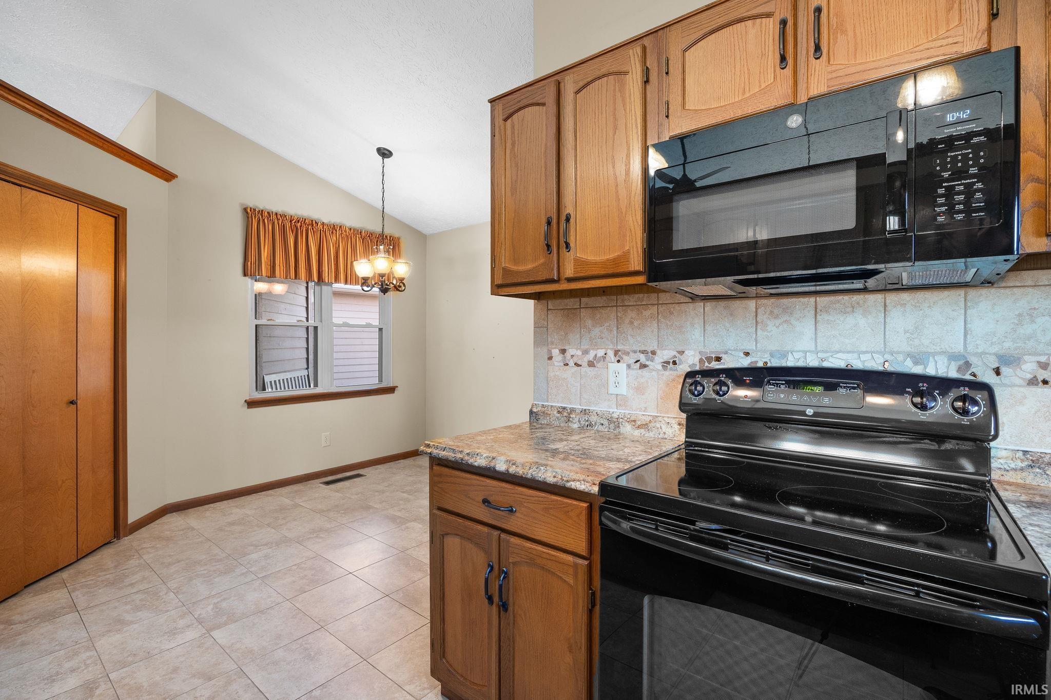 3581 Creek Ridge Lafayette, IN 47905 - Photo 3 of 28