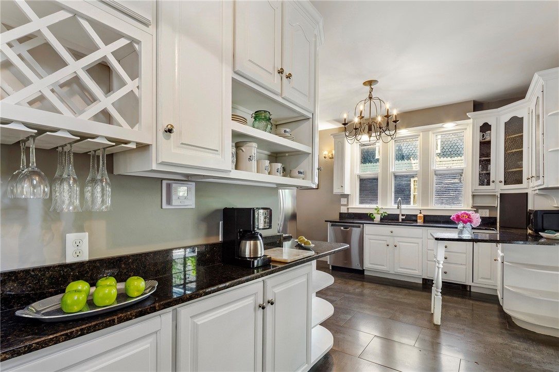 60 Division Street Newport, RI 02840 - Photo 16 of 44
