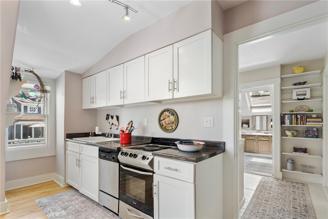 60 Division Street Newport, RI 02840 - Photo 34 of 44 3rd level apt