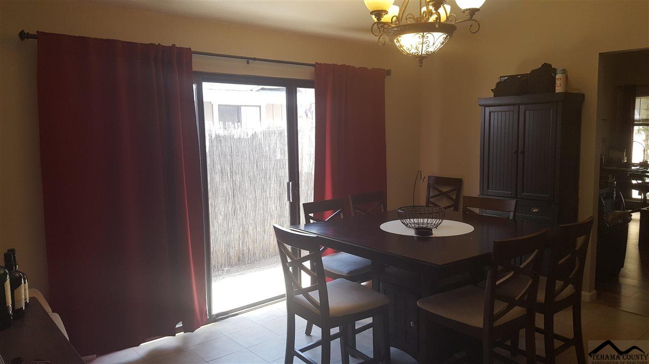 11040 Hillcrest Road, Unit 11040 HIRSCHFELD WAY RAN Rancho Cordova, CA 95670 - Photo 7 of 37