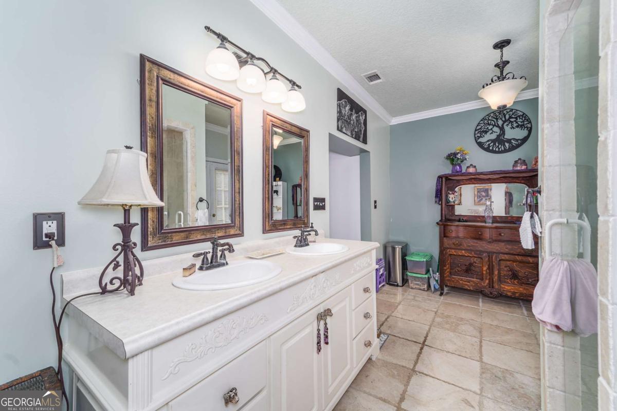 707 Euclid Avenue Waycross, GA 31501 - Photo 23 of 42